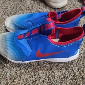Boys Nike slip-ons